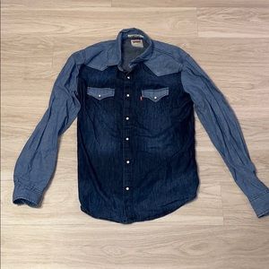 Levi's Button Up Shirt